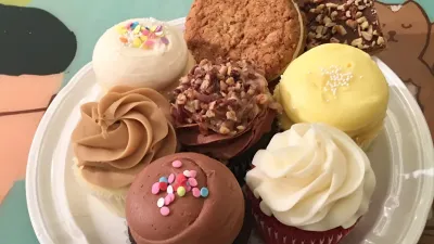 636553707436002121 cupcakes1