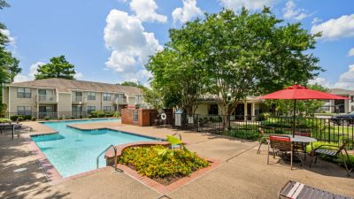 The Ellington pool12 960x640 1