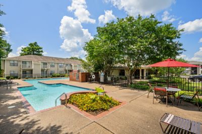 The Ellington pool12 960x640 1