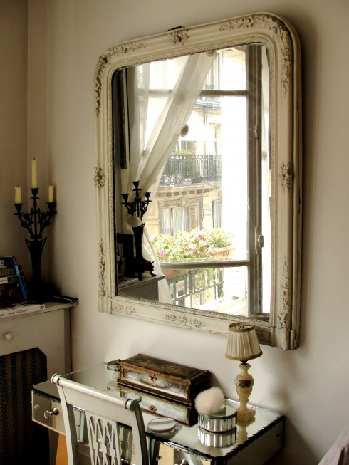 Apartment-Mirror