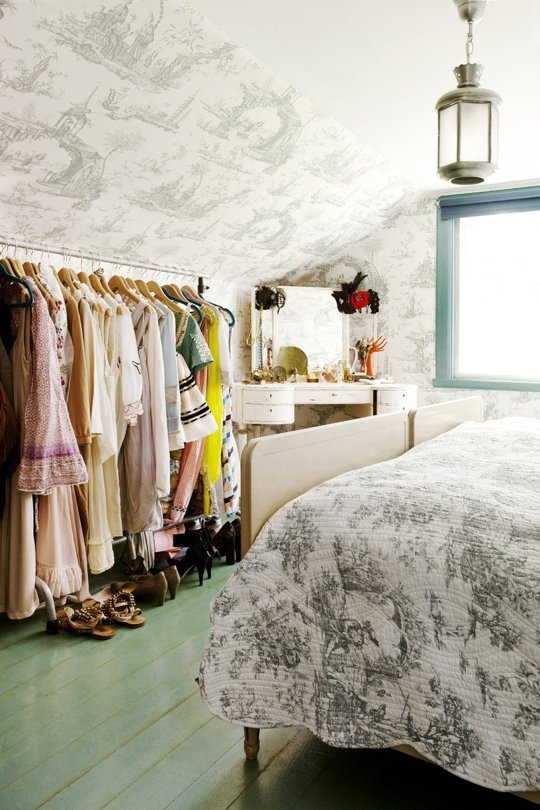 freestanding clothes rack